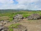 wolkenverhangene West Maui Mountains